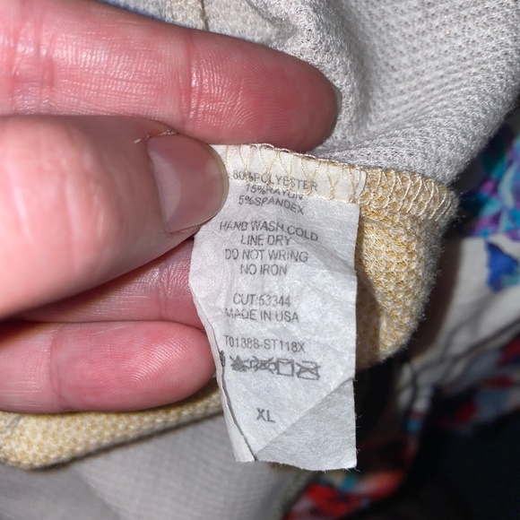 ✨$5!✨ Honeyme Wide Striped Top - Picture 10 of 10